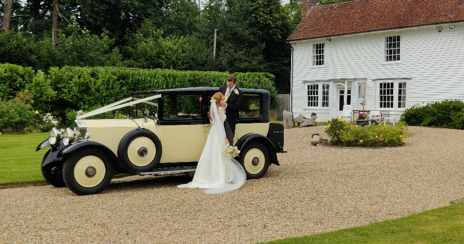 Image 4: Ashdown Classic Wedding Cars