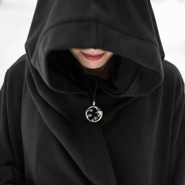 Traitors hooded cloak woman